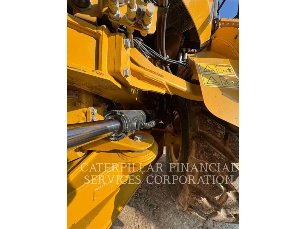 CAT 725 ساحبات مفصلية