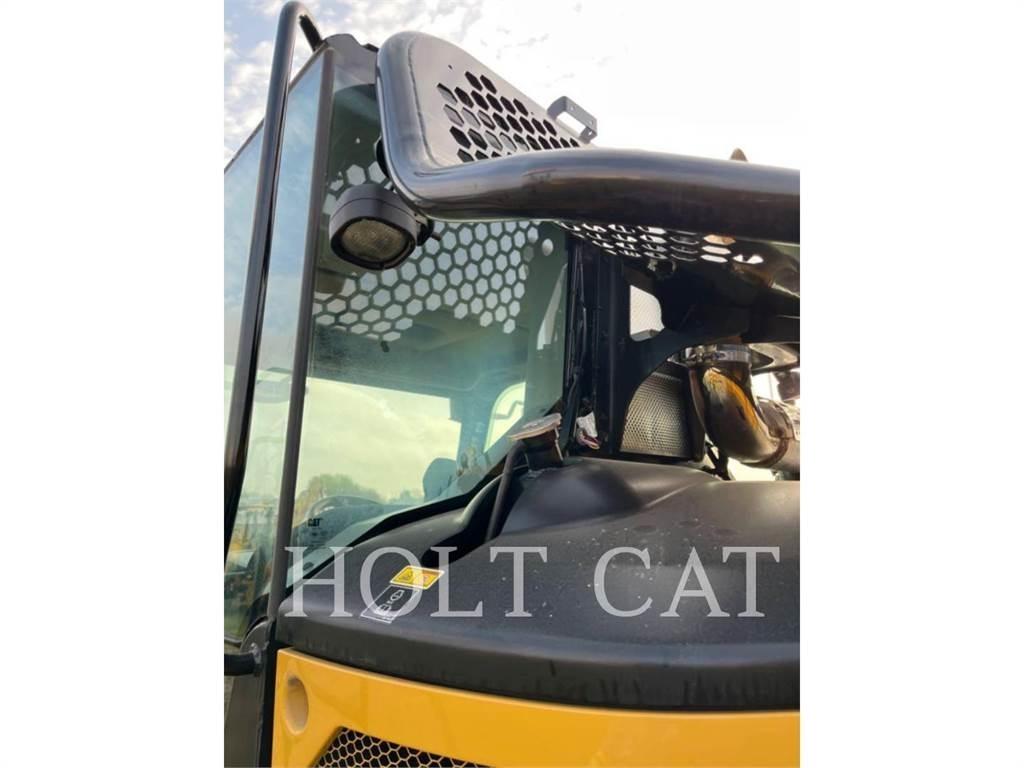 CAT 725 ساحبات مفصلية