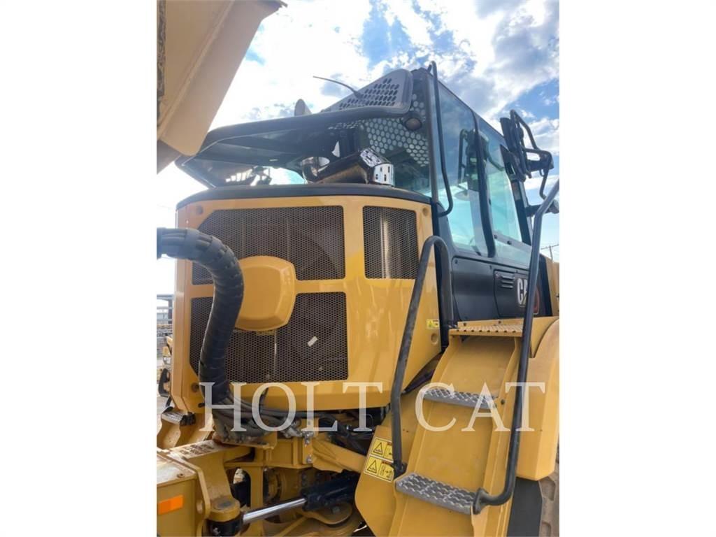 CAT 725 ساحبات مفصلية
