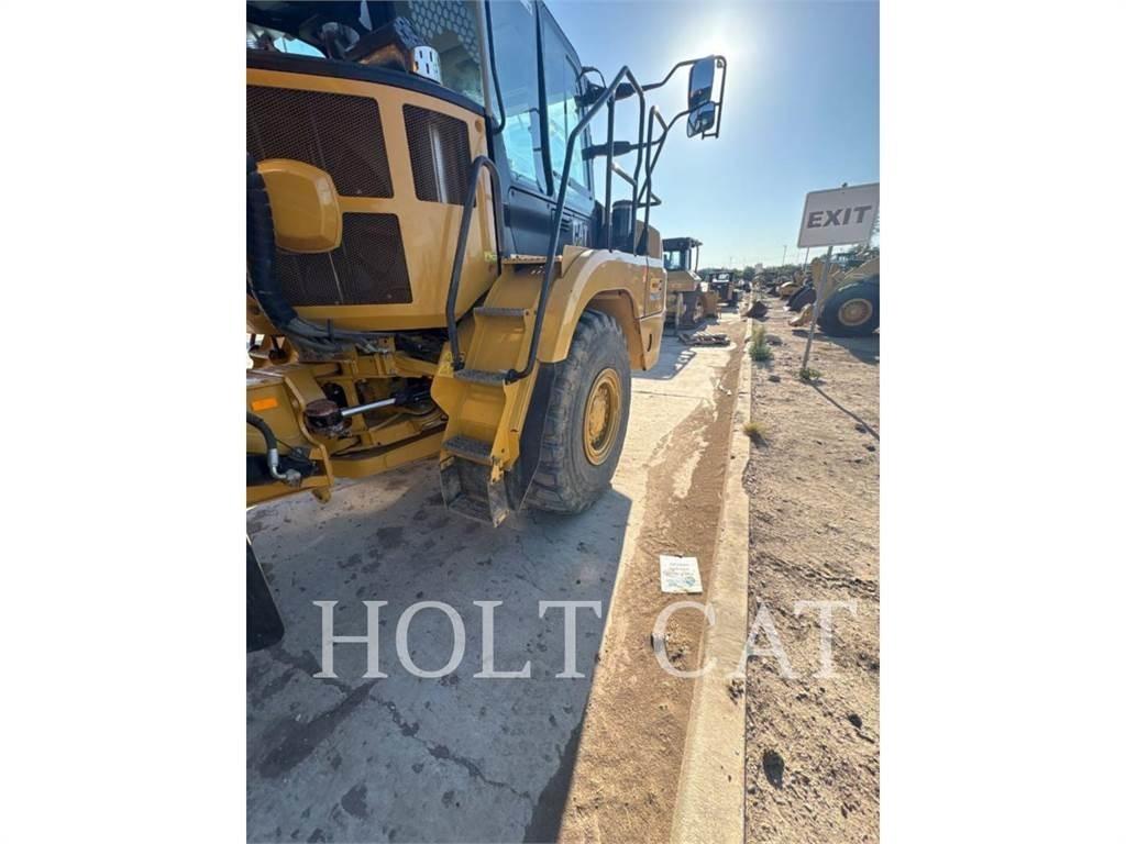 CAT 725 ساحبات مفصلية