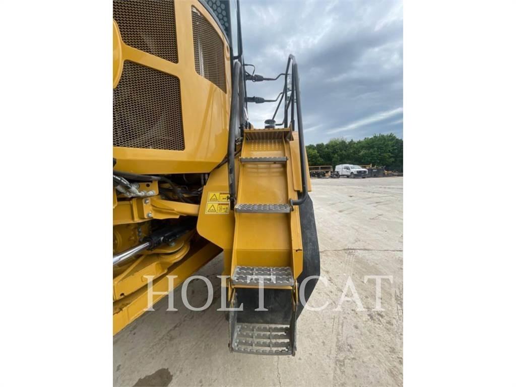 CAT 725 ساحبات مفصلية