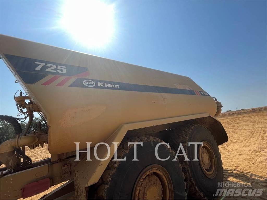 CAT 725 ساحبات مفصلية