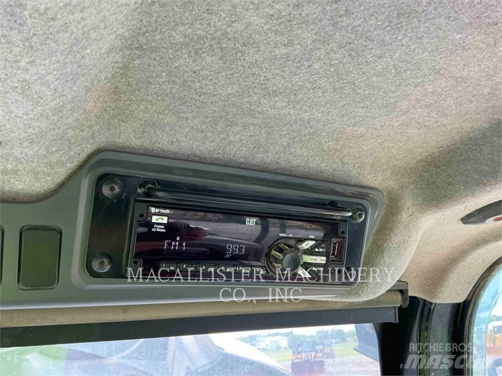 CAT 725 ساحبات مفصلية
