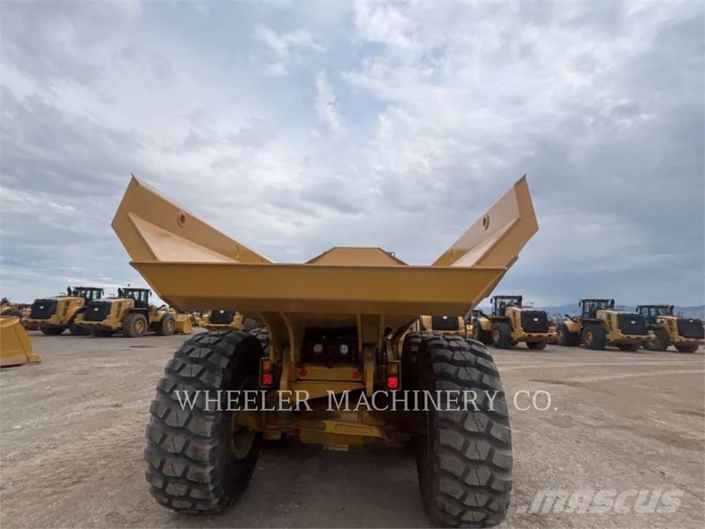 CAT 725 ساحبات مفصلية