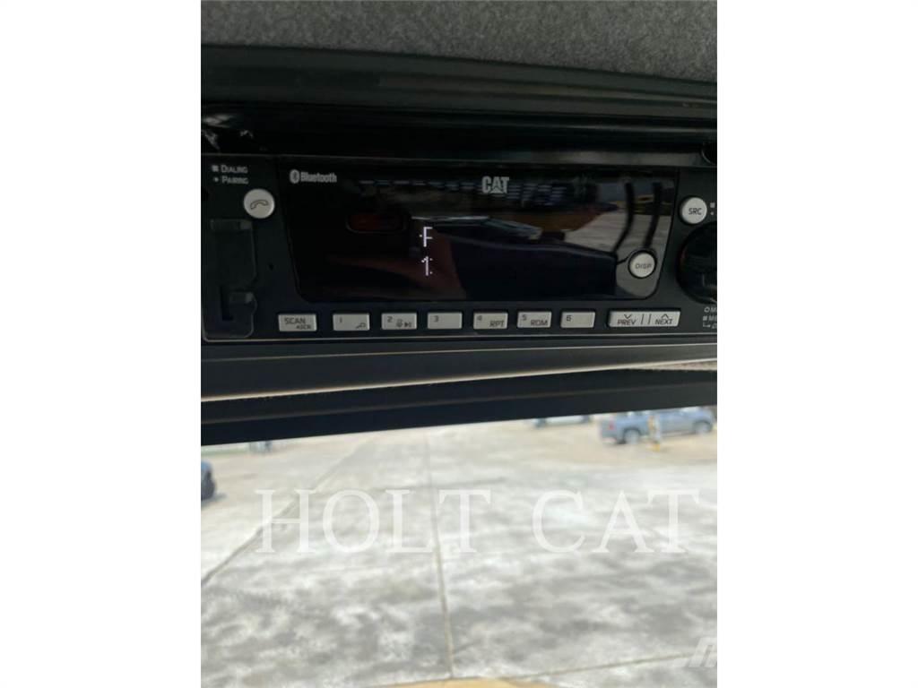 CAT 725 ساحبات مفصلية