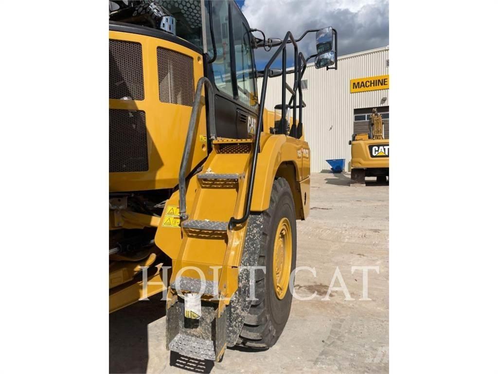 CAT 725 ساحبات مفصلية