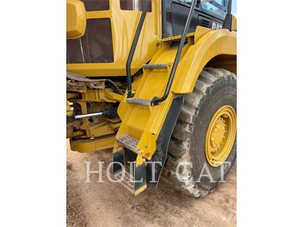 CAT 725 ساحبات مفصلية