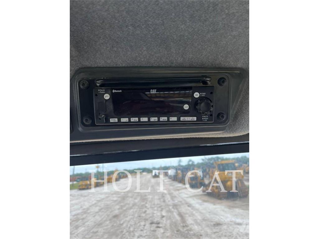 CAT 725 ساحبات مفصلية