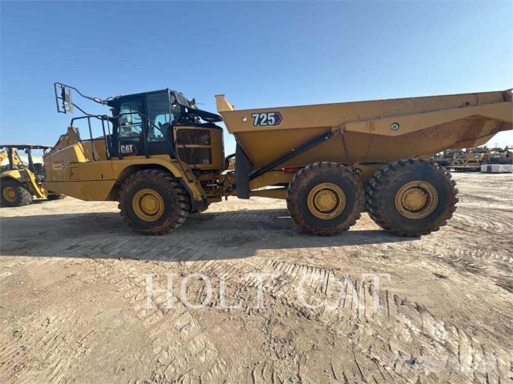 CAT 725 ساحبات مفصلية