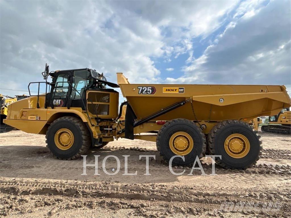 CAT 725 ساحبات مفصلية