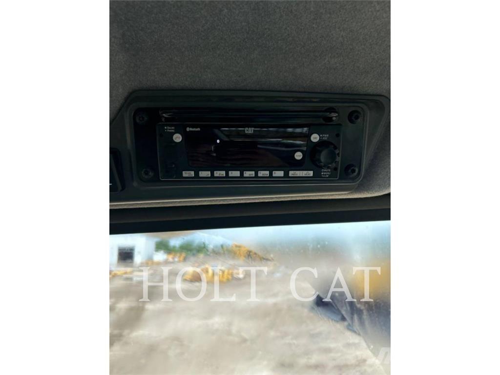 CAT 725 ساحبات مفصلية