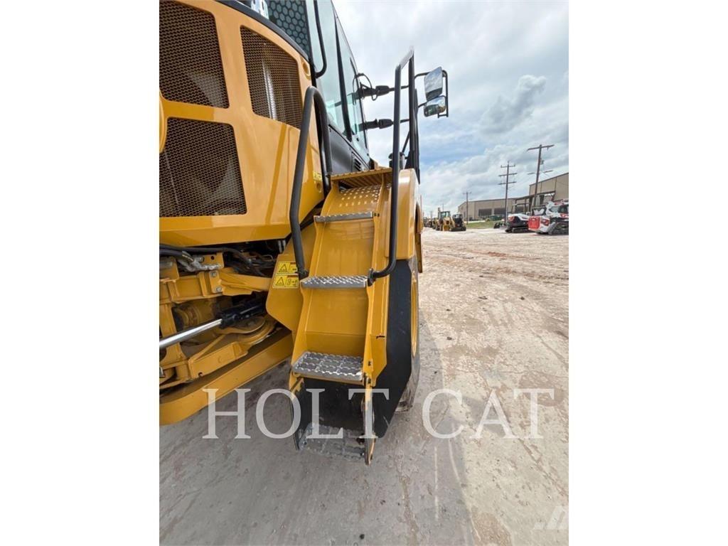 CAT 725 ساحبات مفصلية