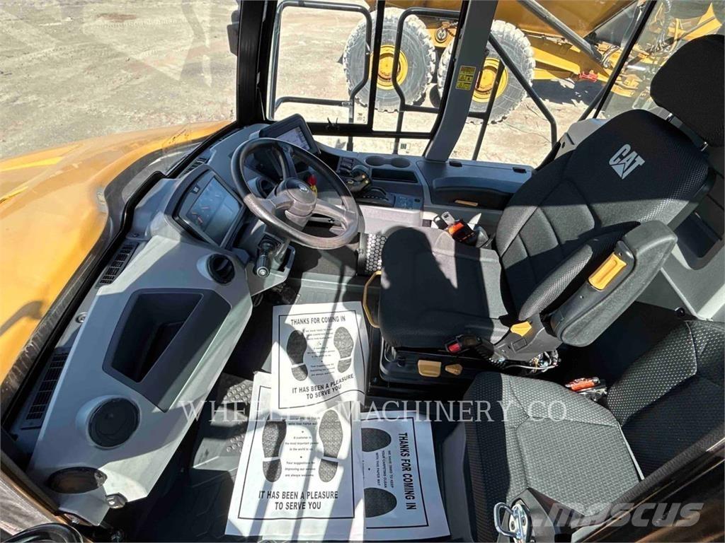 CAT 725 ساحبات مفصلية