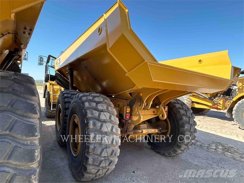 CAT 725 ساحبات مفصلية