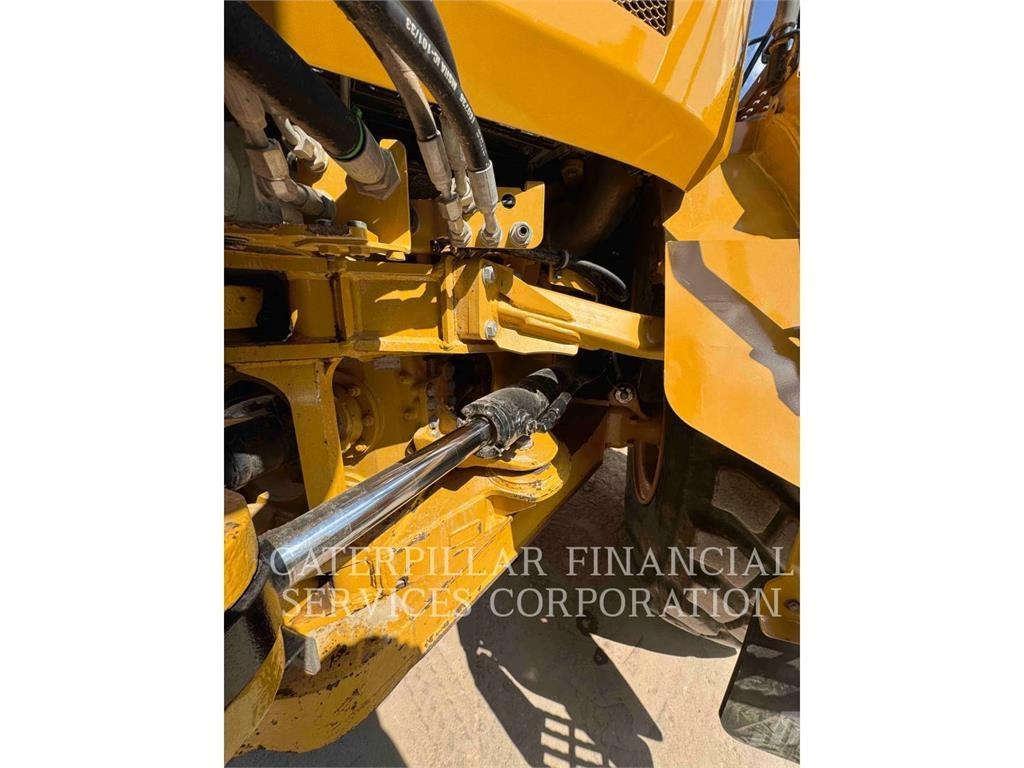 CAT 725-04 ساحبات مفصلية