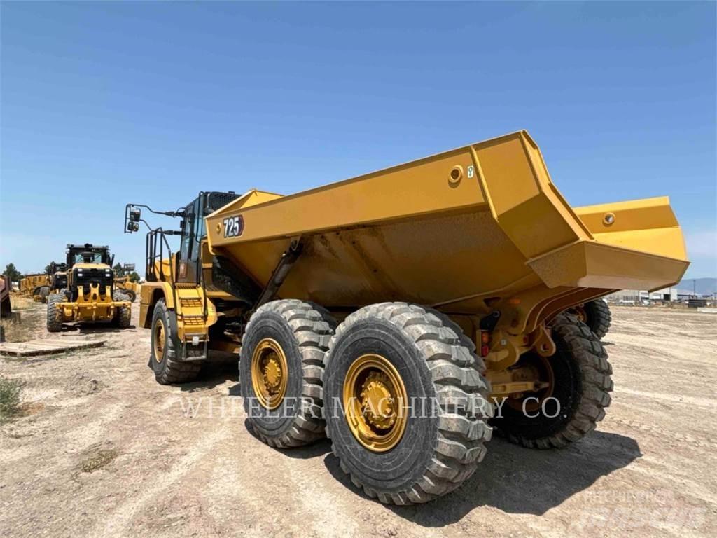 CAT 725 TG ساحبات مفصلية