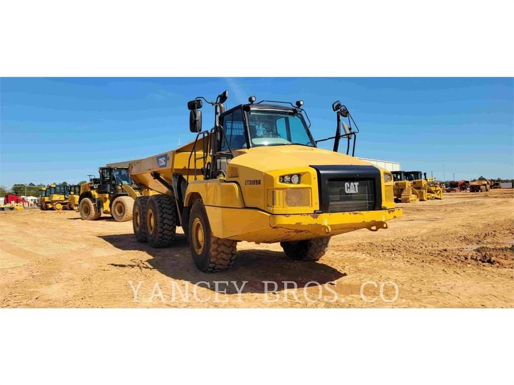 CAT 725 WT ساحبات مفصلية