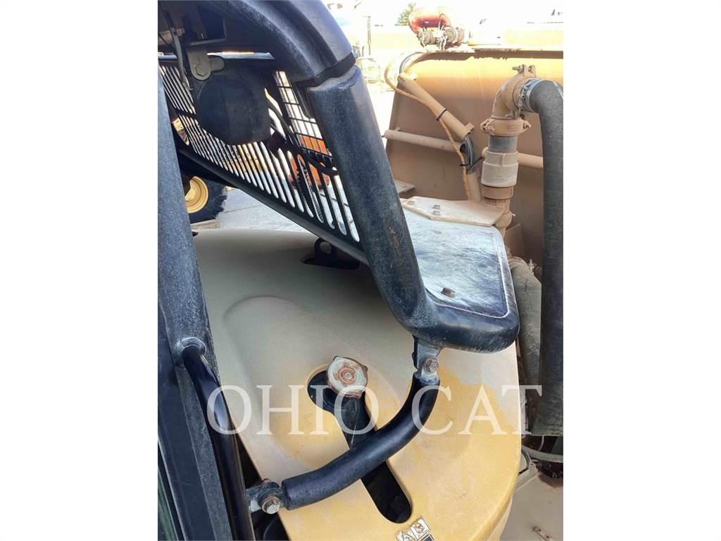 CAT 725C WT ساحبات مفصلية