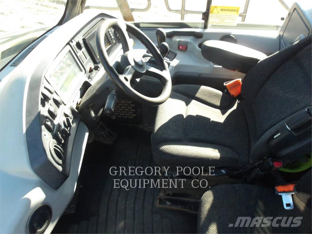 CAT 725C2 ساحبات مفصلية