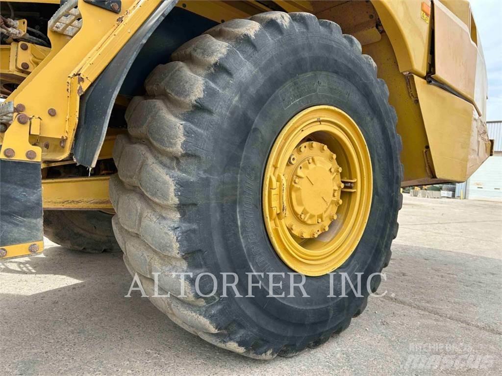 CAT 725C2 WT ساحبات مفصلية