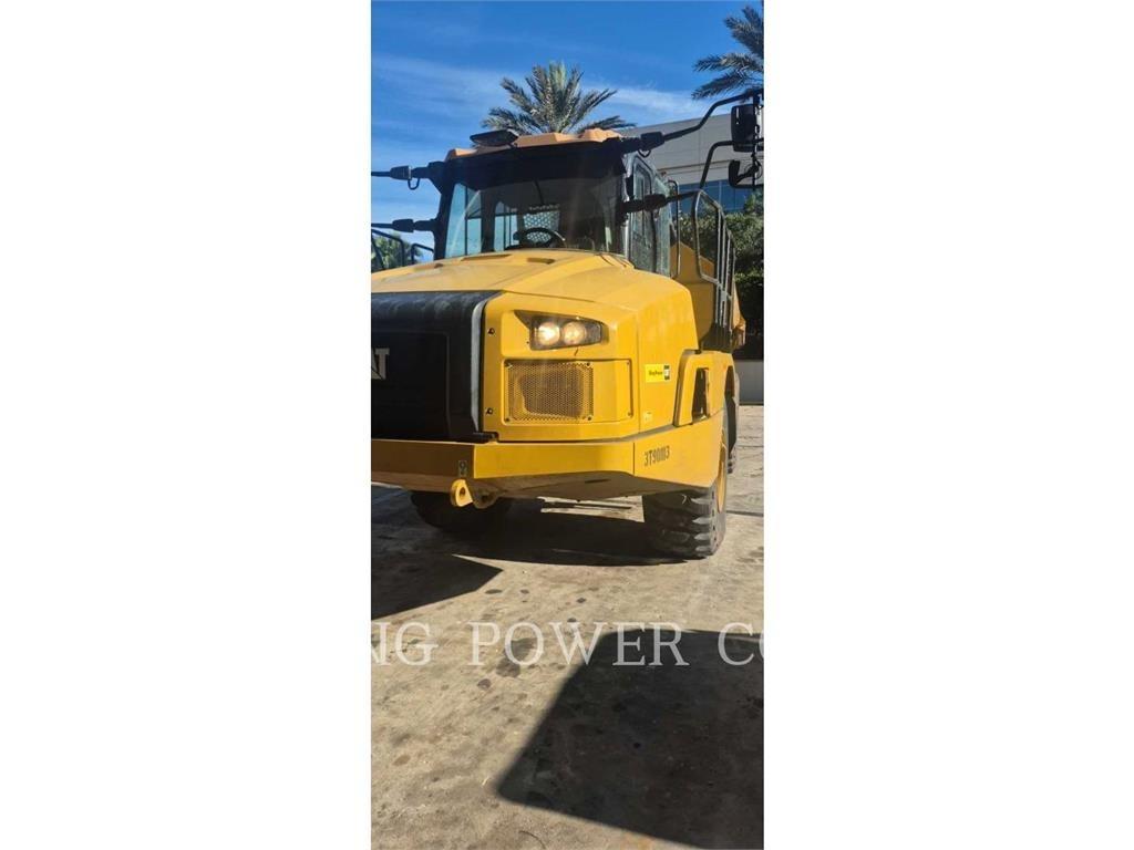 CAT 725TG ساحبات مفصلية