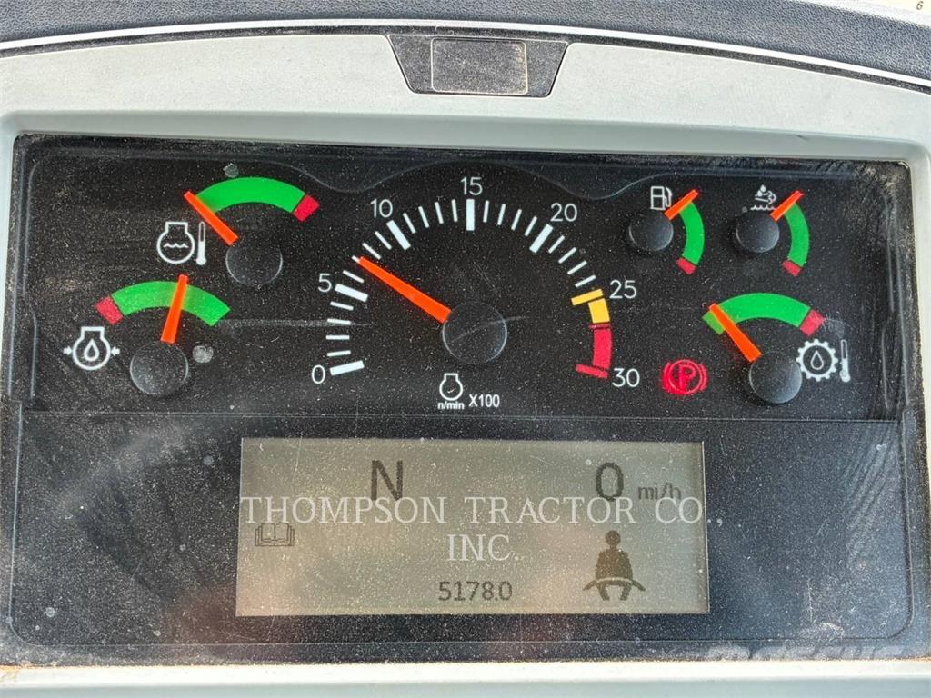 CAT 725WW ساحبات مفصلية