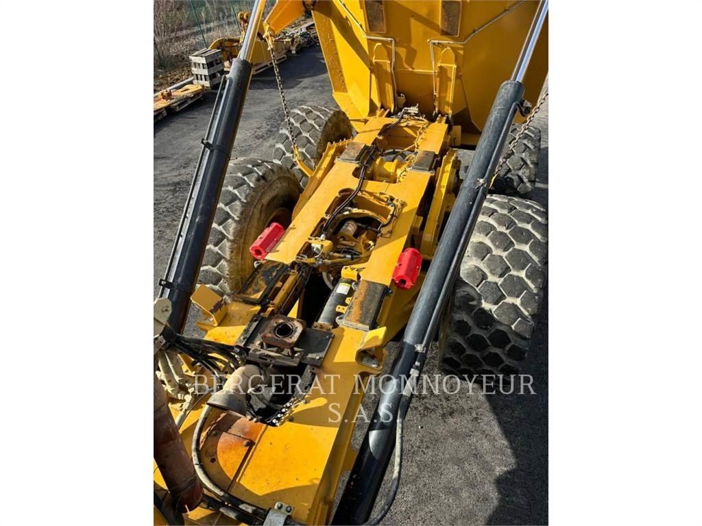 CAT 730 ساحبات مفصلية