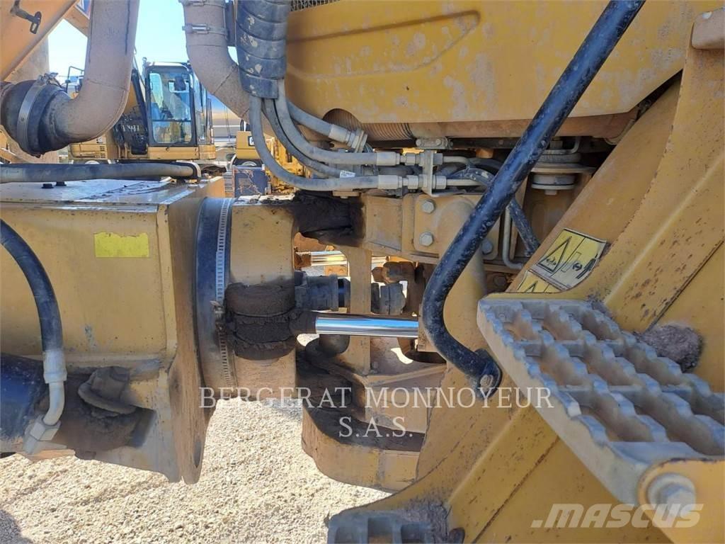 CAT 730 ساحبات مفصلية
