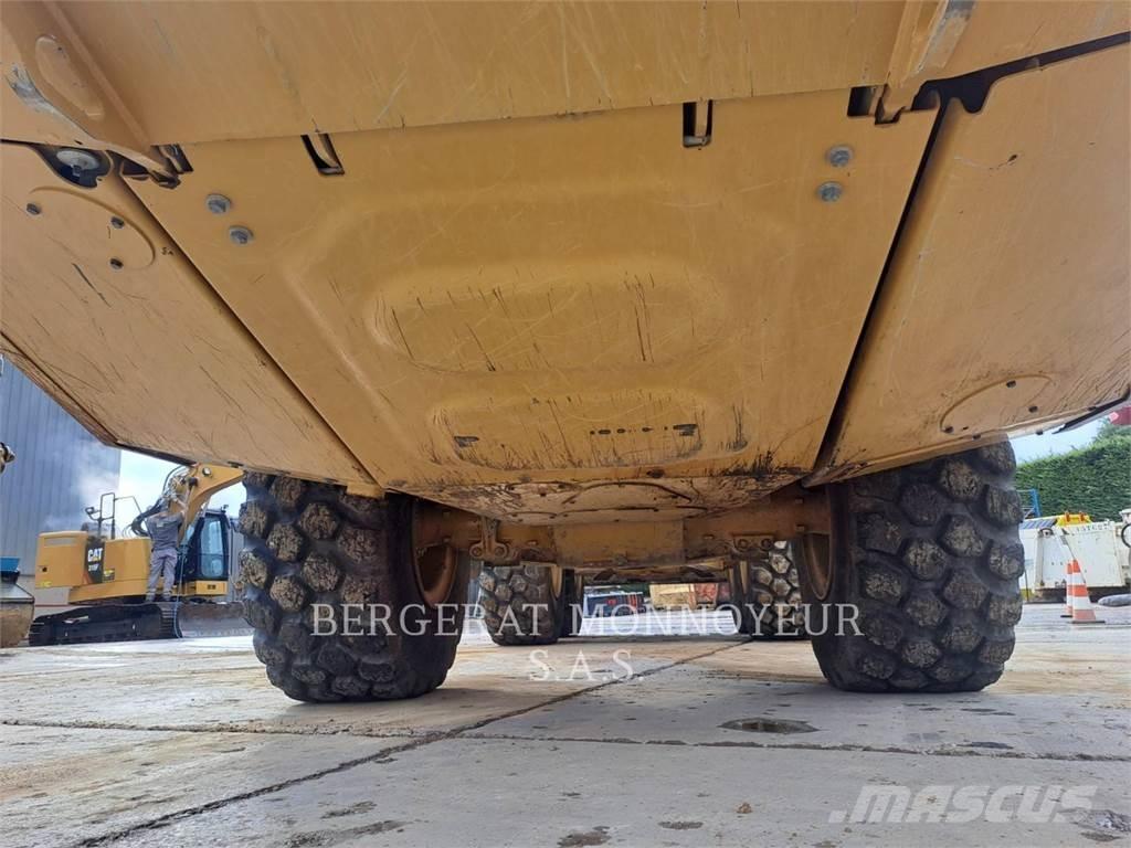 CAT 730 ساحبات مفصلية