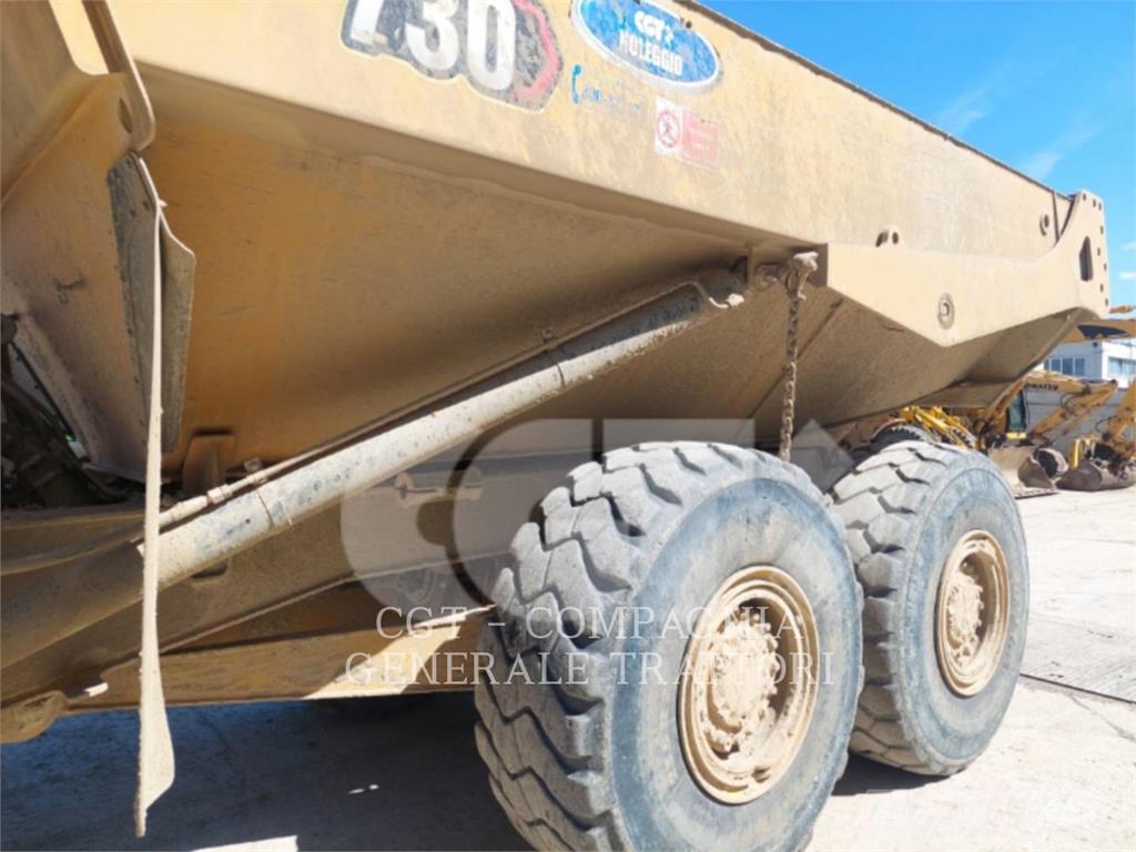 CAT 730 ساحبات مفصلية