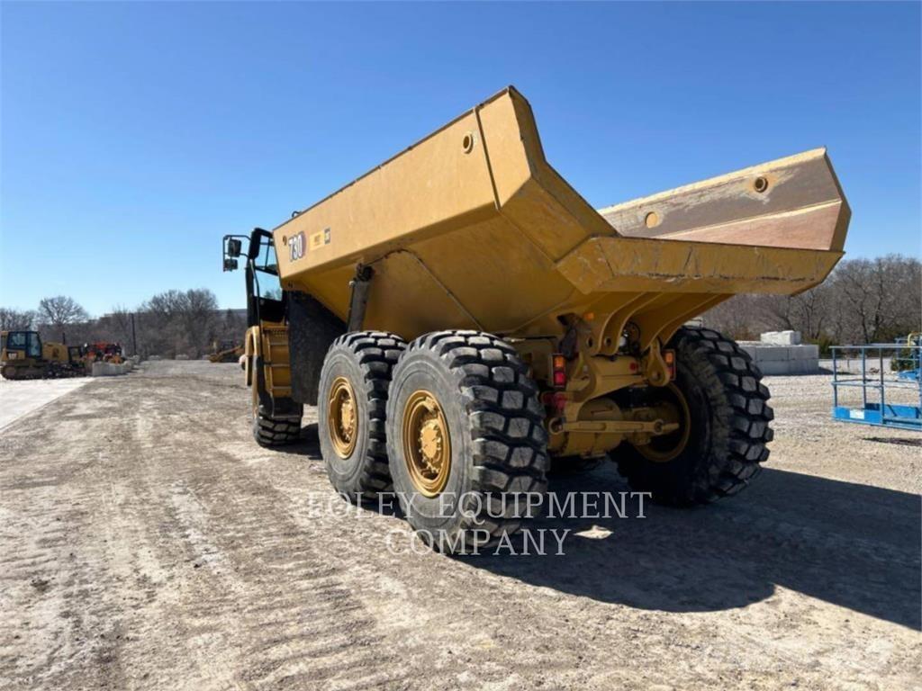 CAT 730-04 ساحبات مفصلية