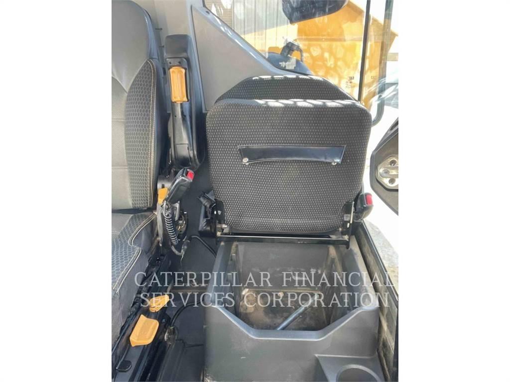 CAT 730-04 ساحبات مفصلية