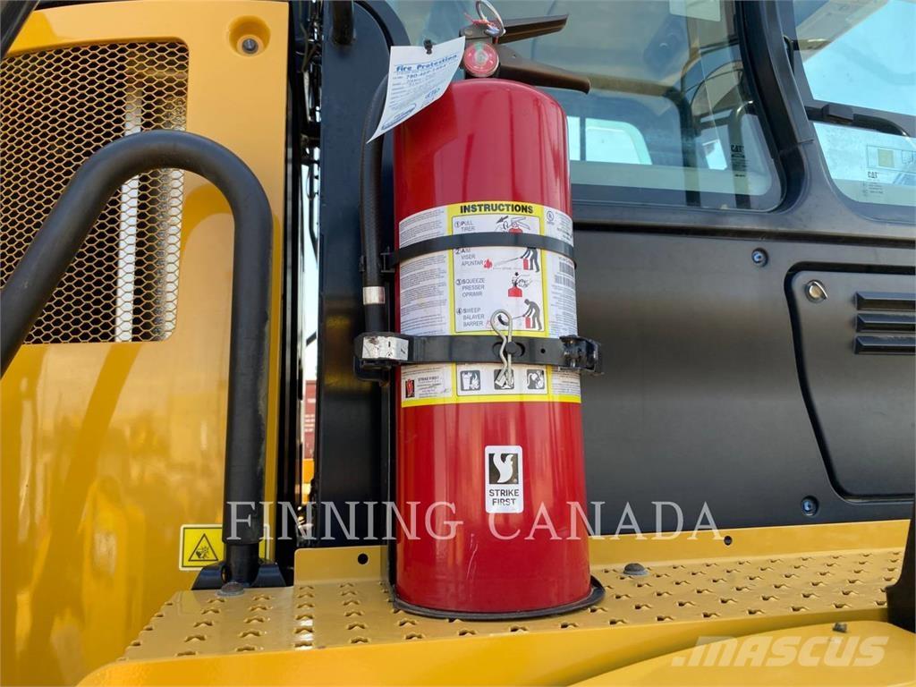 CAT 730-04 ساحبات مفصلية