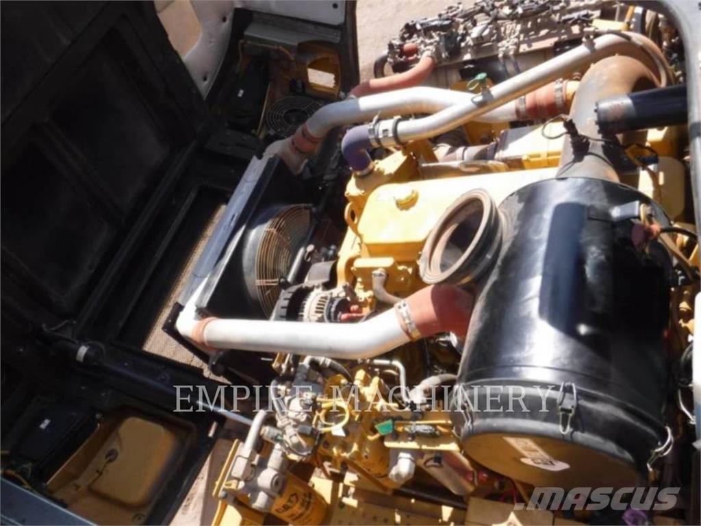 CAT 730 TG ساحبات مفصلية