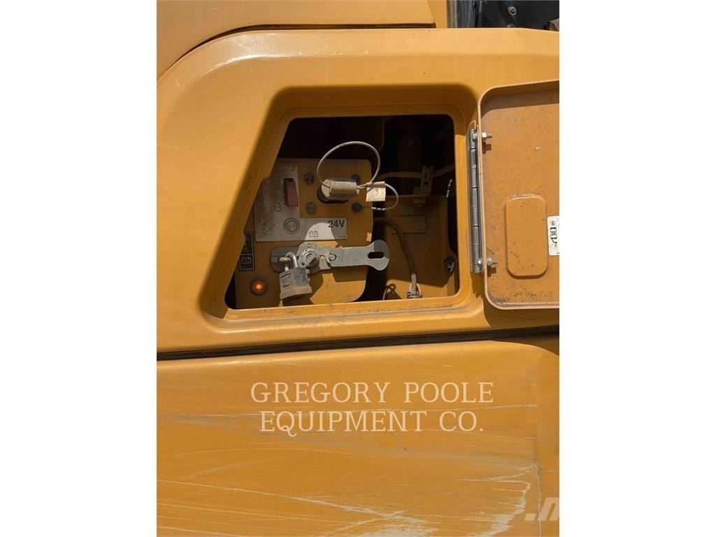 CAT 73004 ساحبات مفصلية