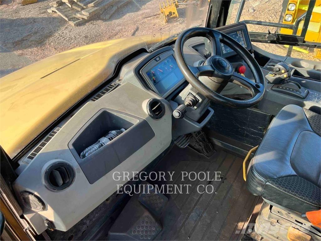 CAT 73004 ساحبات مفصلية