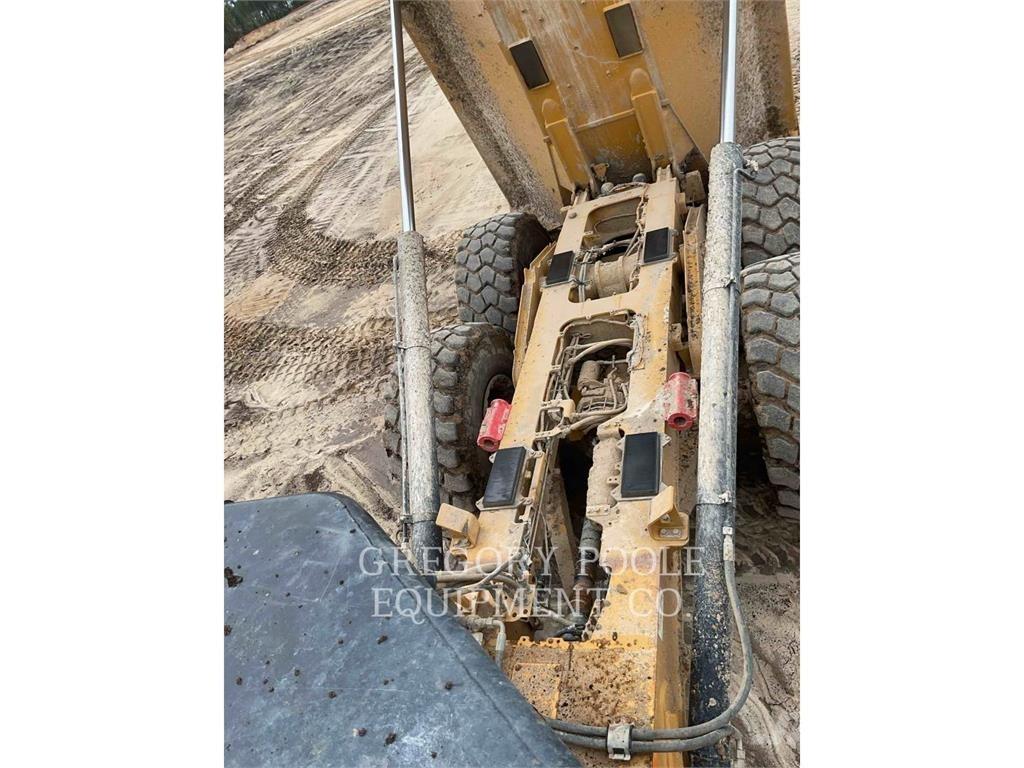 CAT 73004 ساحبات مفصلية