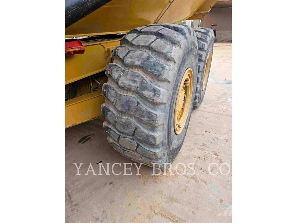 CAT 73004 ساحبات مفصلية