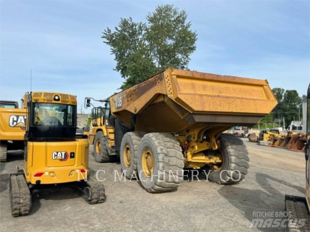 CAT 735 شاحنات قلابة