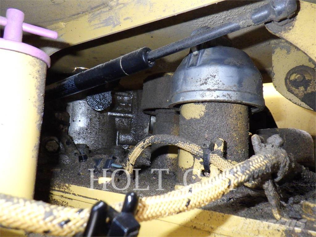 CAT 735 ساحبات مفصلية