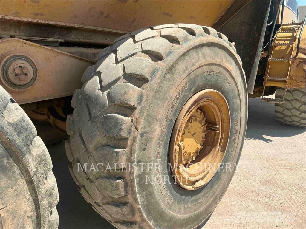 CAT 735 (OLD) ساحبات مفصلية