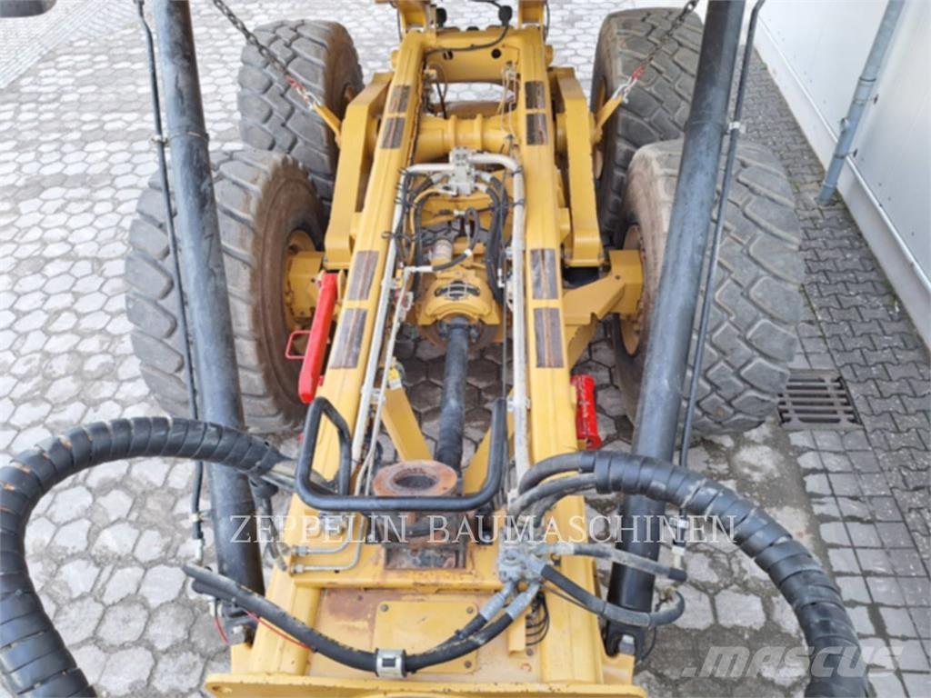 CAT 735B ساحبات مفصلية