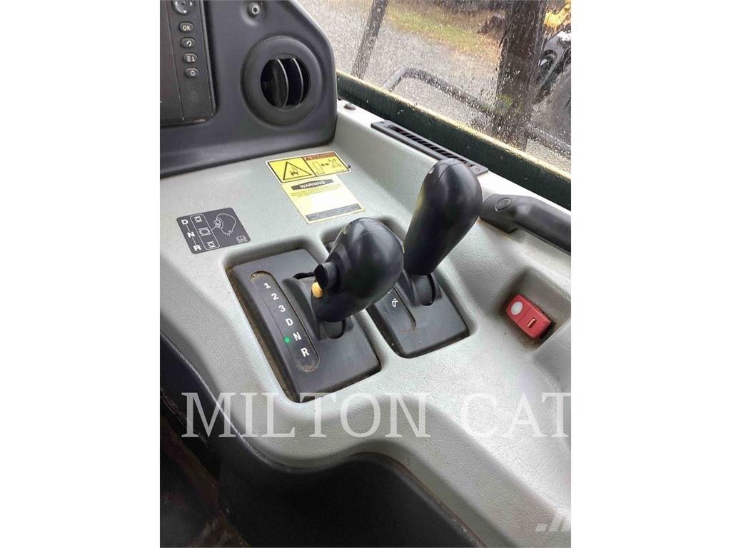 CAT 735C ساحبات مفصلية