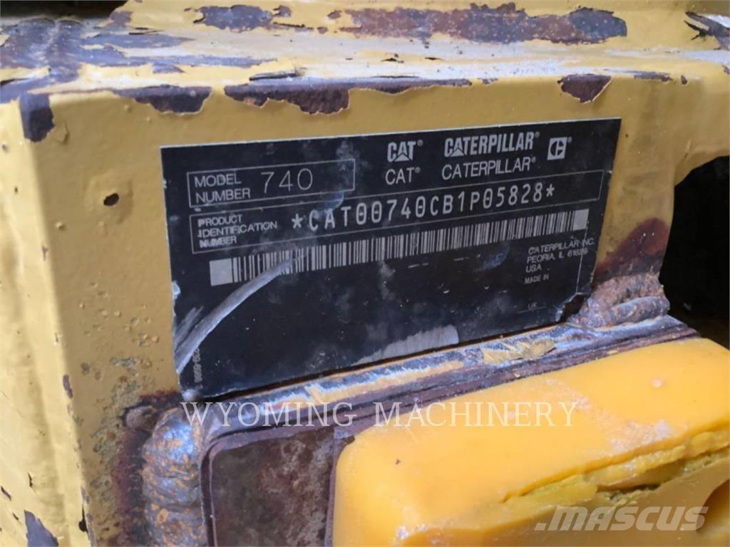 CAT 740 ساحبات مفصلية