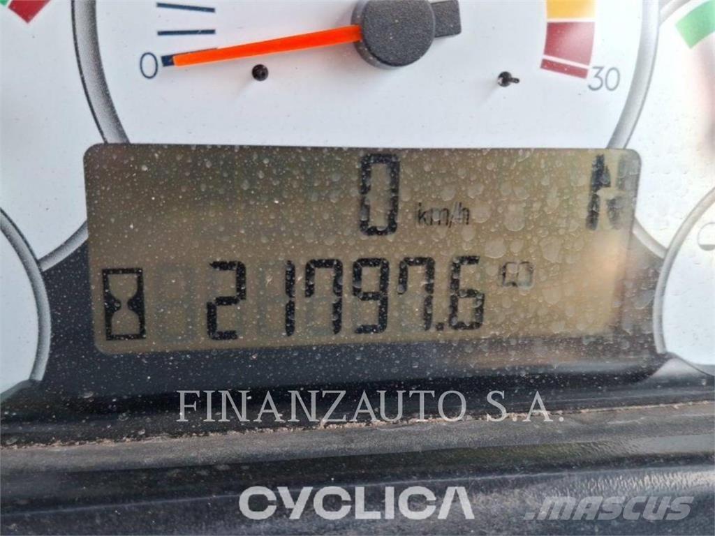 CAT 740 ساحبات مفصلية