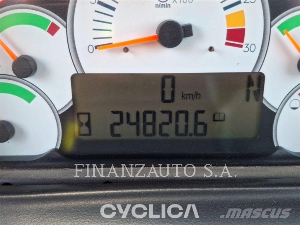 CAT 740 ساحبات مفصلية