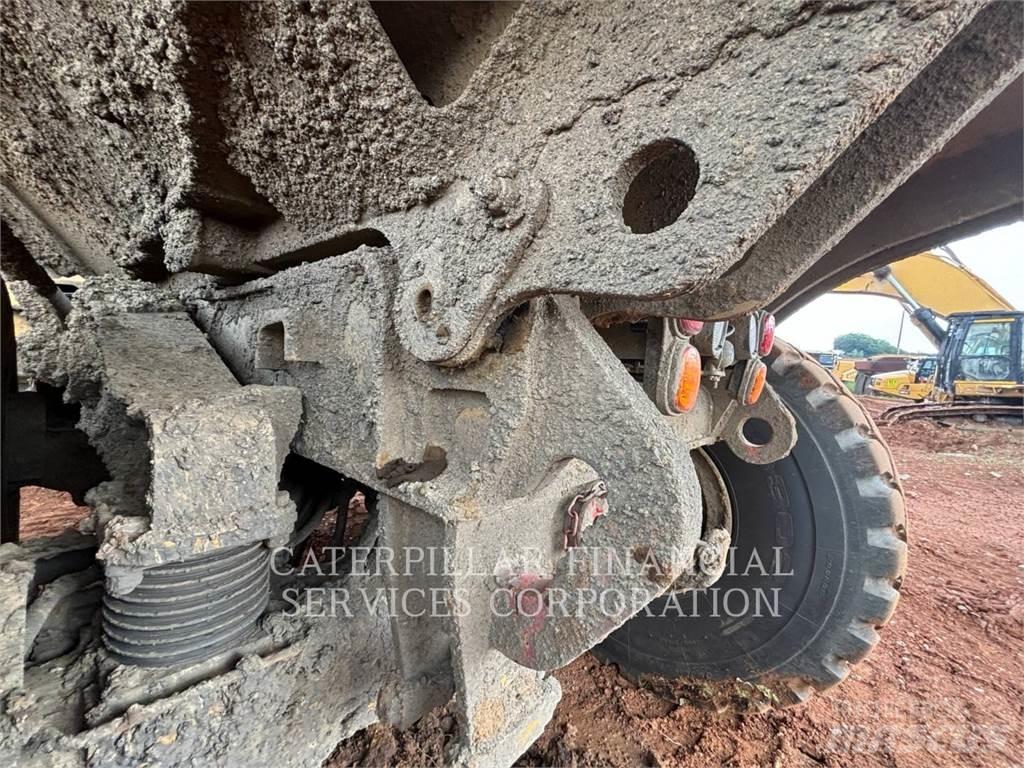 CAT 740-04GC ساحبات مفصلية