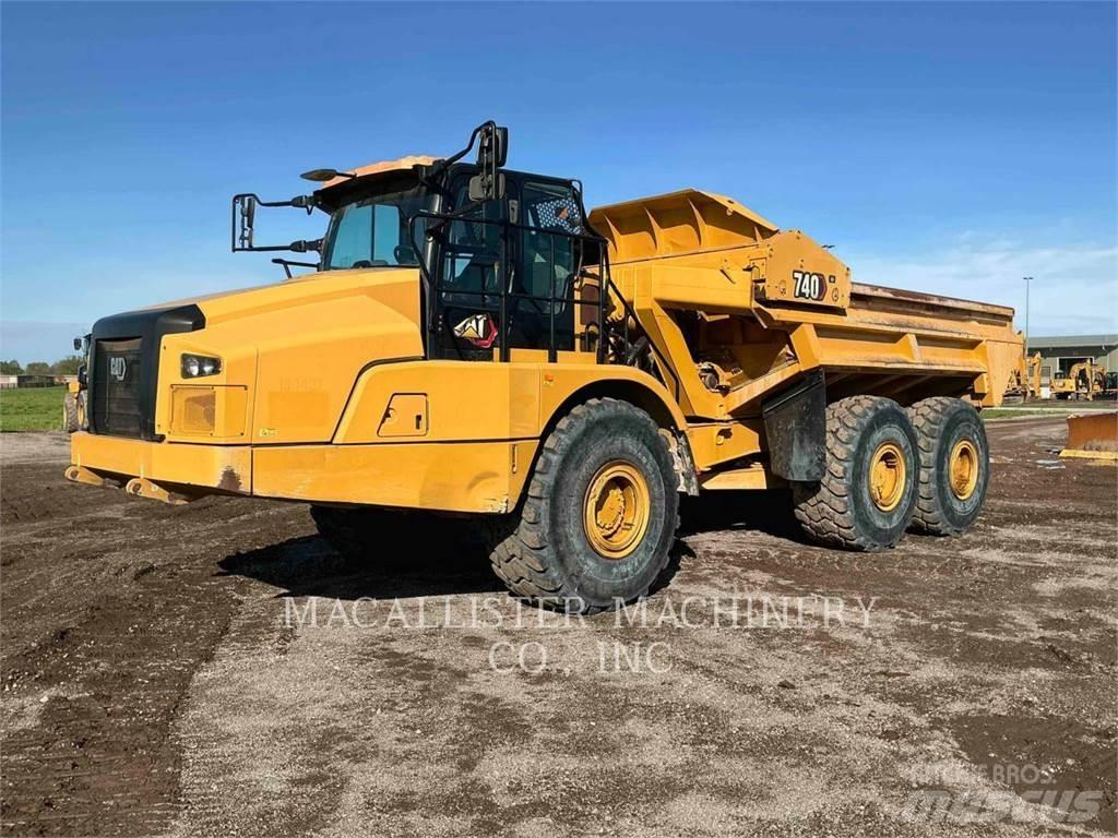 CAT 740 4EJ ساحبات مفصلية