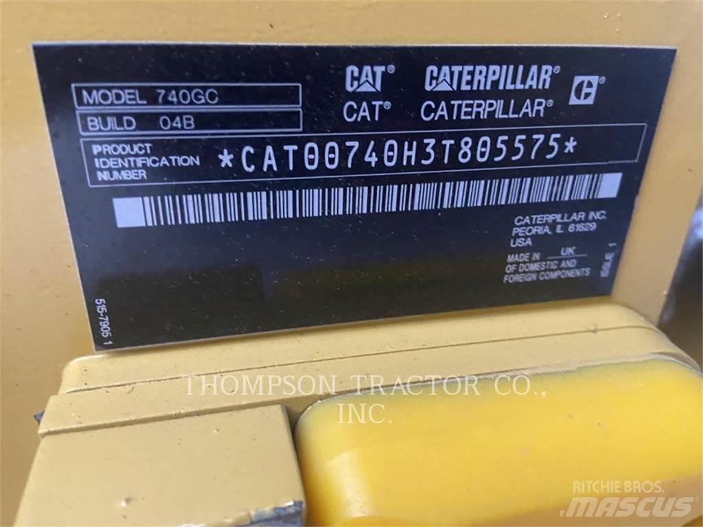 CAT 740 GC ساحبات مفصلية