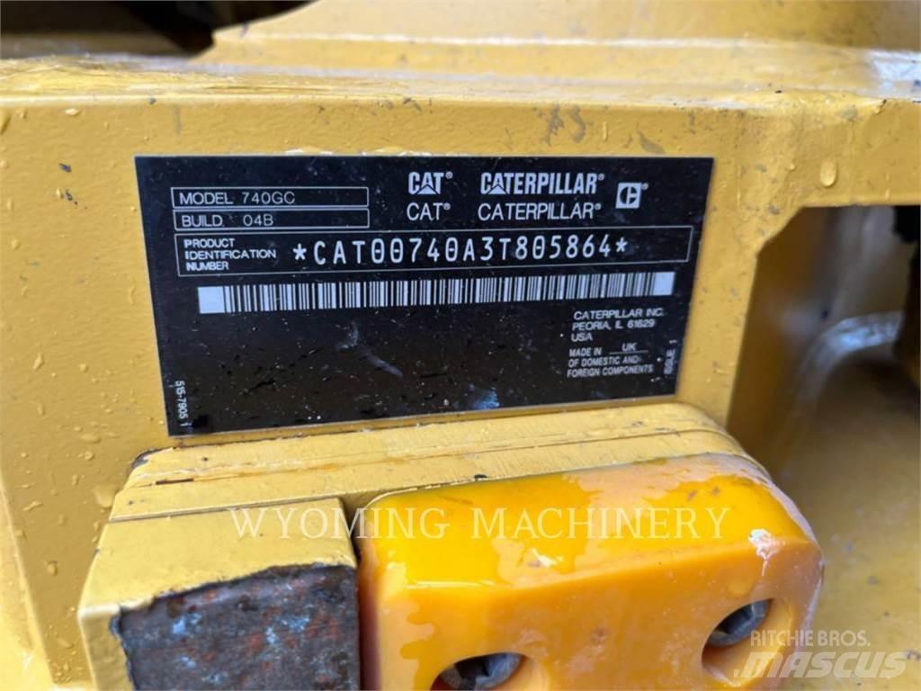 CAT 740 GC ساحبات مفصلية
